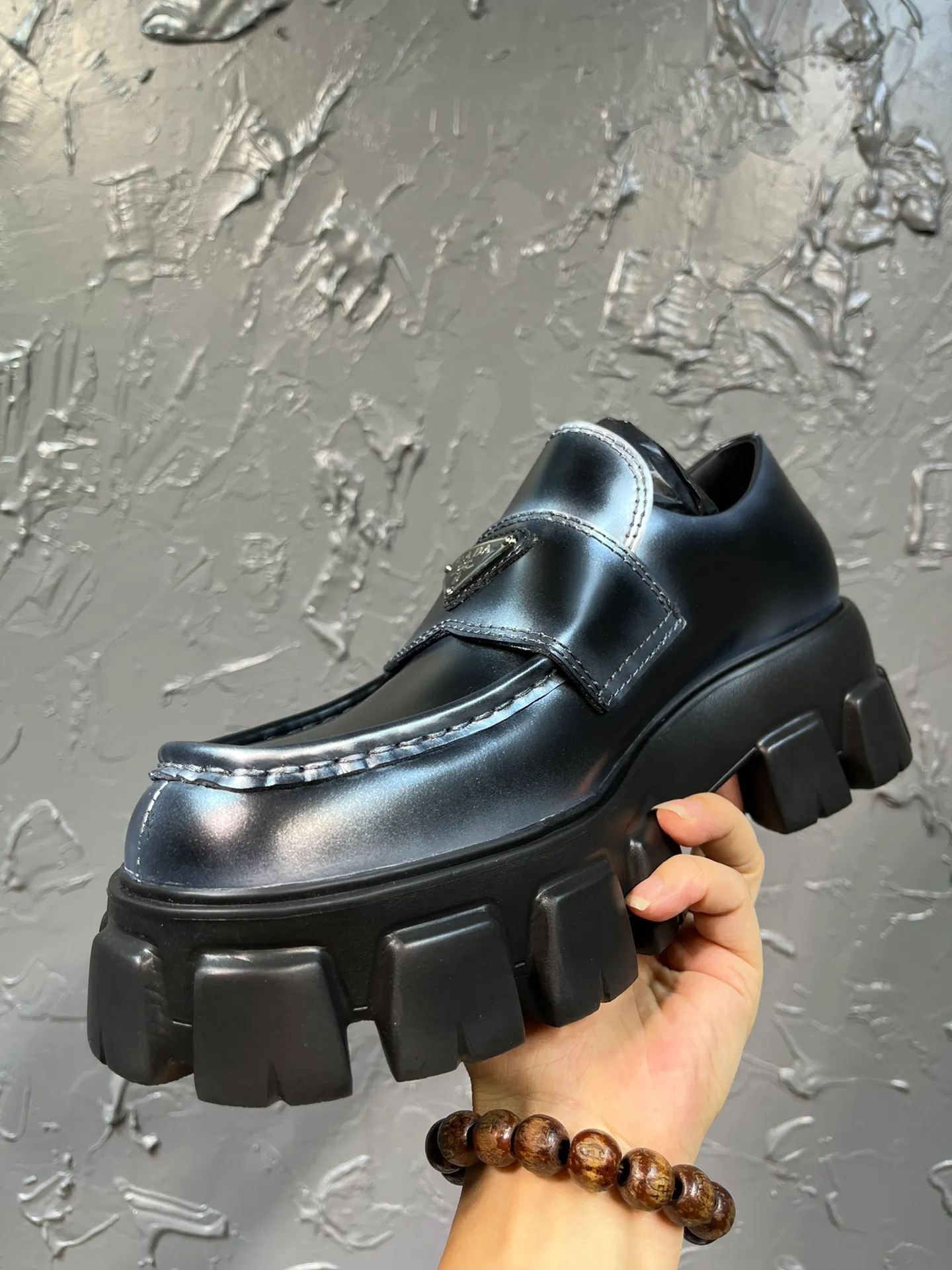 Men's shoes 💰820💰 🔥🔥🔥 Upgraded version of the 2025 new Prada Prada triangular enamel logo, spray-painted two-color round-head loafers, developed one-to-one with the original version, privately opened the outsole one-to-one, the fabric is made of imported open edge beads, lining cowhide, foot-pad cowhide, sole height 5cm, original rubber foam sole, code number 39-46